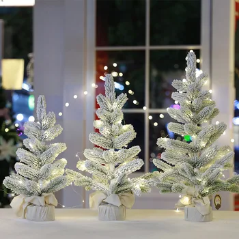 Vianočné ozdoby, umelé padajúci sneh hrnú Vianočný stromček okno počítadlo rozloženie sviatočnú atmosféru dekoratívny stromček Obrázok 2